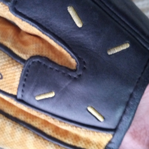 DeMarini Rouge Baseball Mitt - Picture 14 of 15